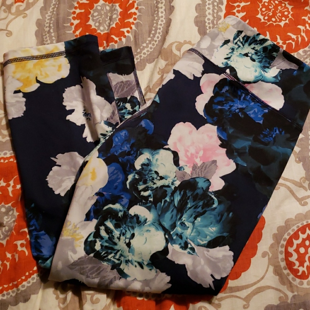 Flower Pattern Capri Yoga Pants